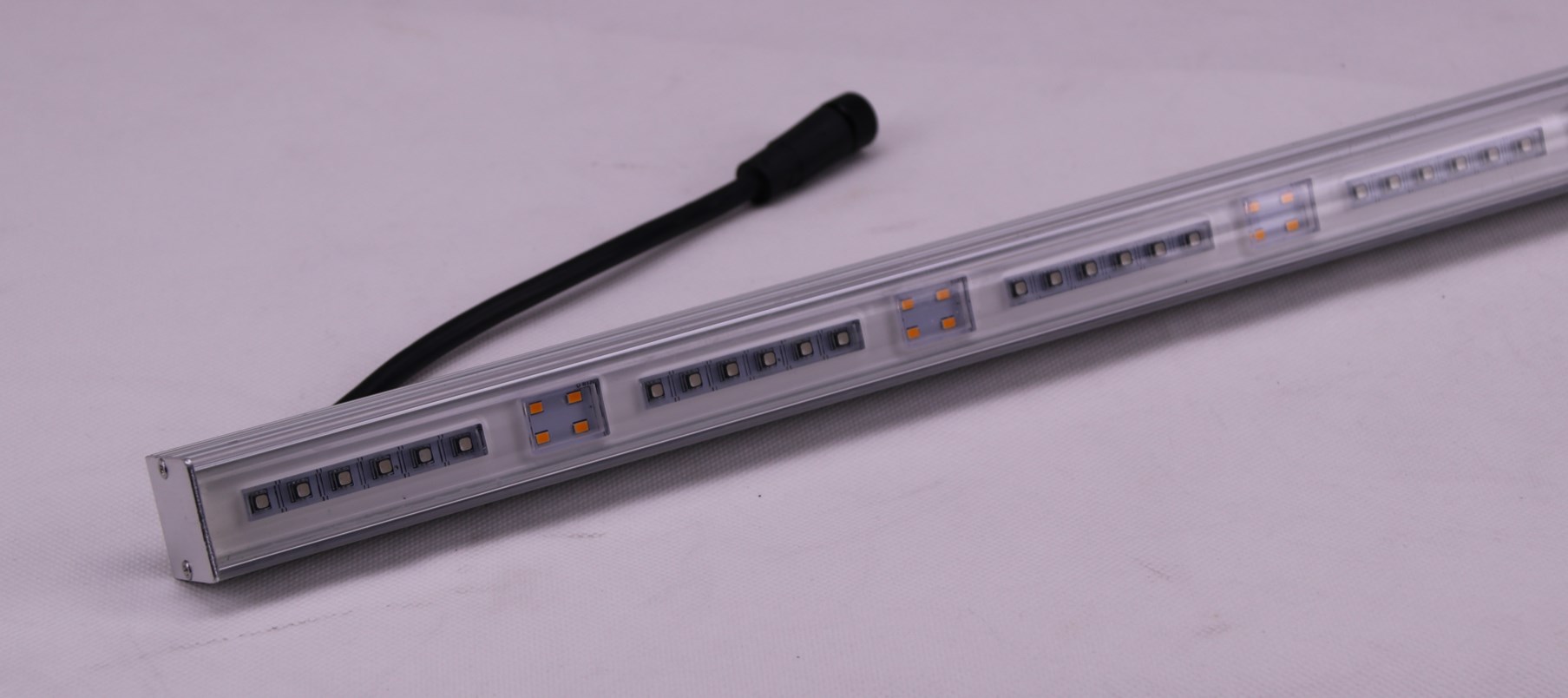 吉豐光電為你講解LED線型燈的色容差是什么？(圖1)