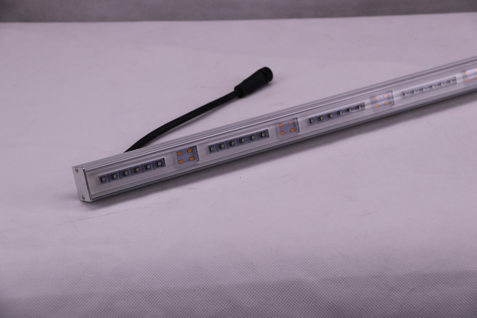吉豐光電為你講解LED線型燈的色容差是什么？